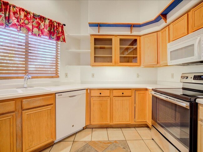 Building Photo - Beautiful 2-Bedroom, 2-Bath Home with Community Pool