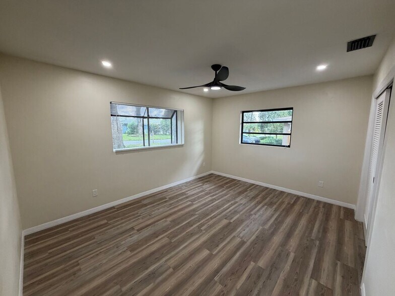 Building Photo - 1418 Dexter Dr