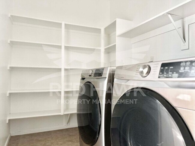 Building Photo - 2280 E Hazeltine Way