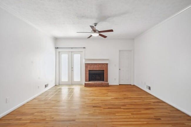 Building Photo - 4047 Elm St