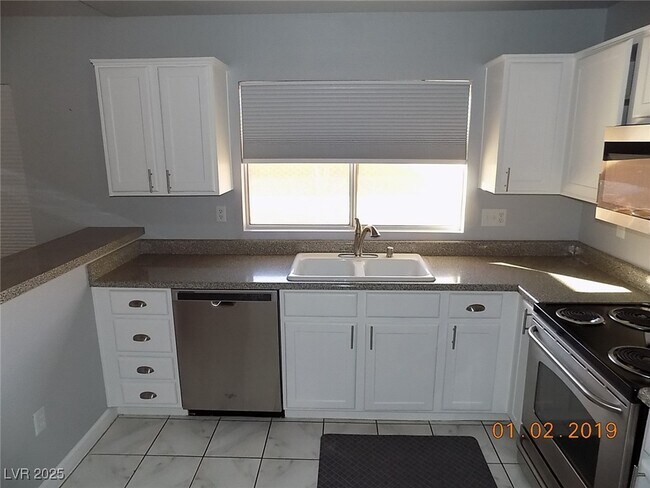 Building Photo - 9405 Slate Dr