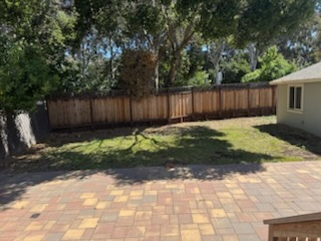 Building Photo - Los Altos, Very Nice  3 Bedroom 2.5 Bath H...