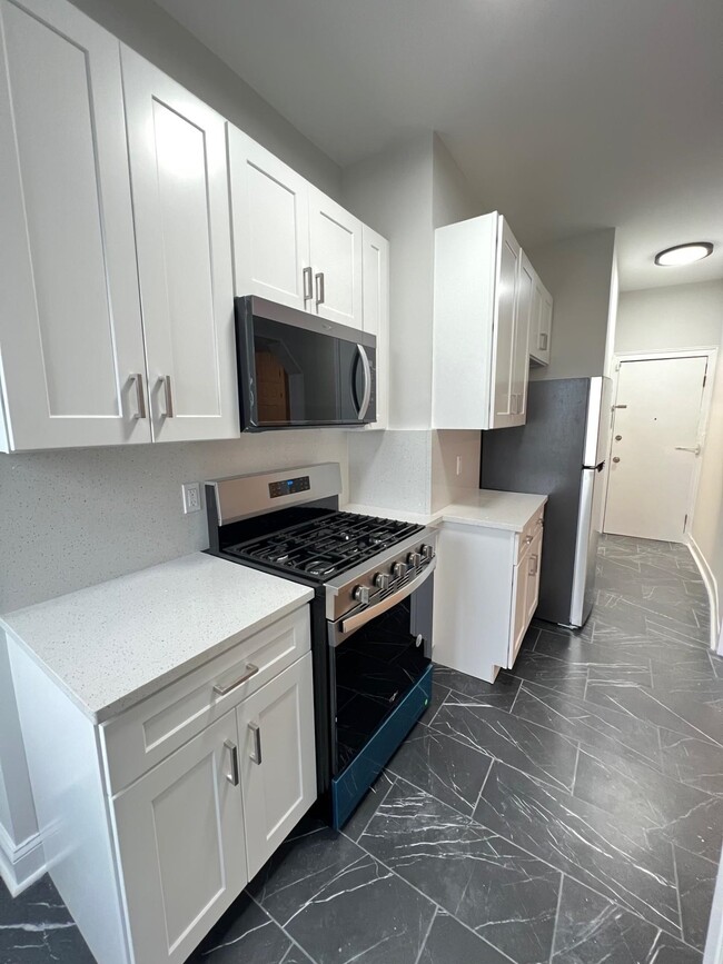 Building Photo - 343 Pavonia Ave