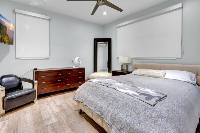 Building Photo - 5789 Hamilton Way