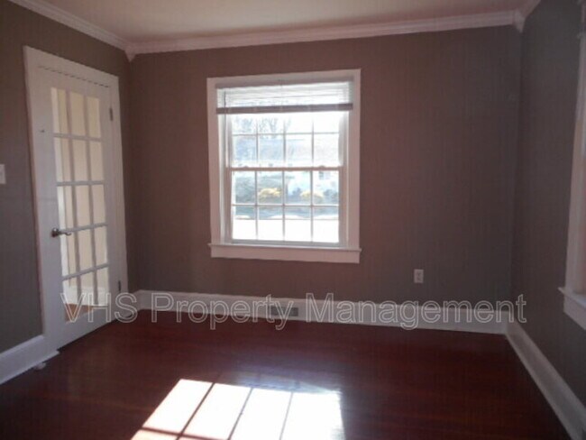 Building Photo - 815 Bright St