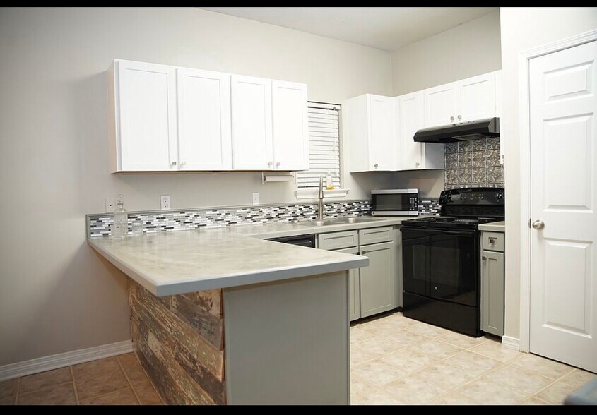 Building Photo - 5131 Butter Creek Ln