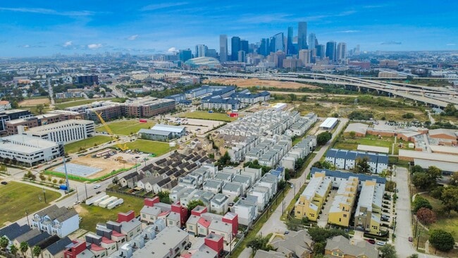 Building Photo - 326 Eado Park Cir