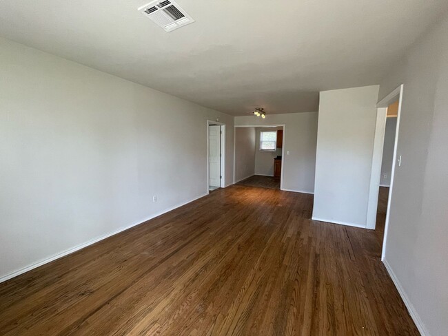 Building Photo - Del City Three Bedroom - Complete Remodel!