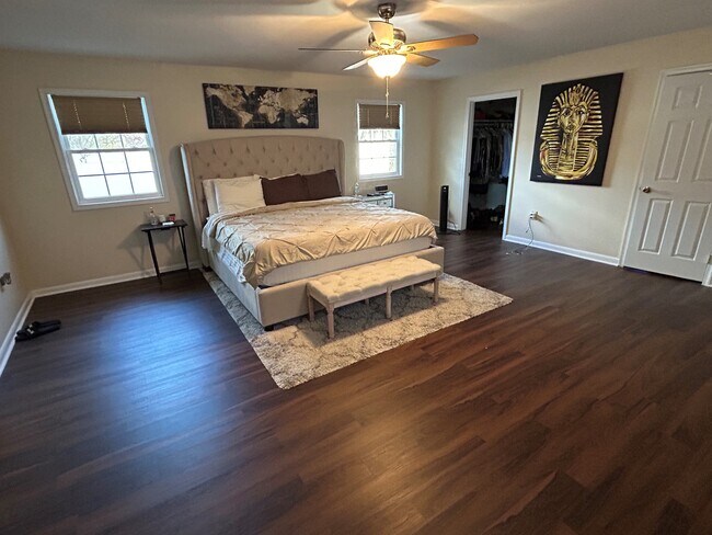 Master Suite with King Bed - 8234 Roanoke Ct