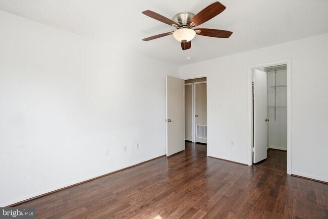 Building Photo - 8633 Beekman Pl
