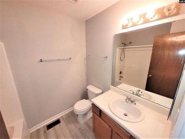 Building Photo - 252 Cherry Grove Dr