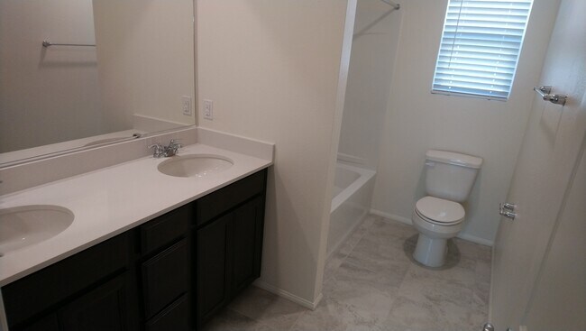 Building Photo - 5658 Autumn Cliffs Way