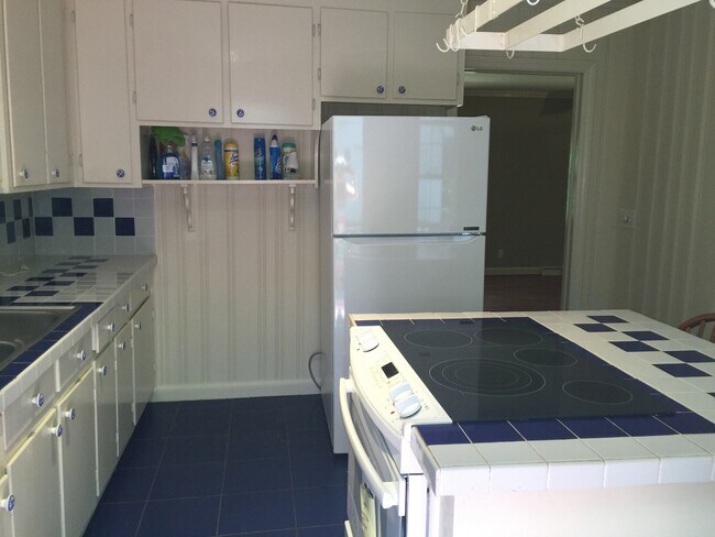 Building Photo - Charming 3 Bedroom, 2 Bath Home - Downtown...