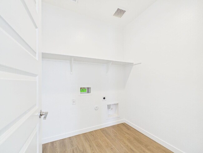 Building Photo - Brand new home with Casita