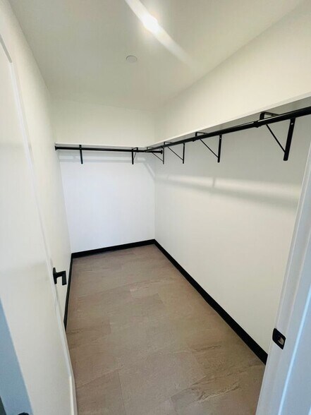 Building Photo - 480 Myrtle St