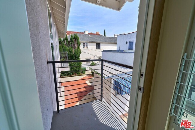 Building Photo - 823 Lorraine Blvd