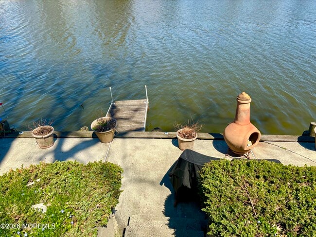 Building Photo - 1305 Locust Dr