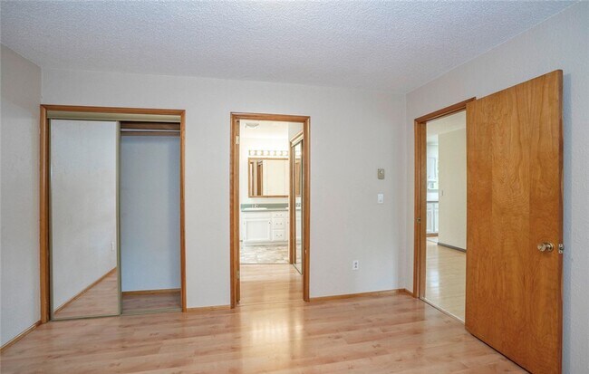 Building Photo - Spacious Rambler Retreat Nestled on an Acr...