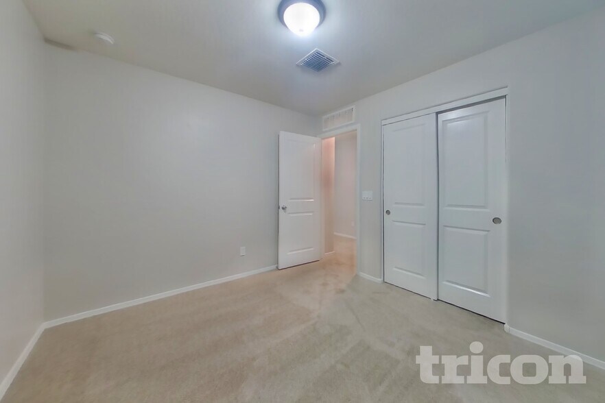 Building Photo - 11690 N 166th Dr