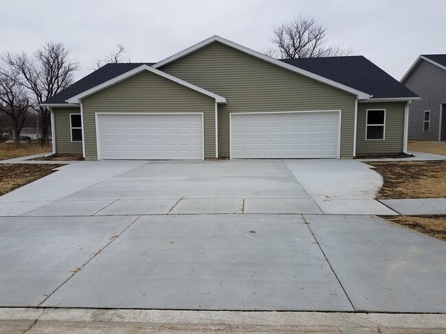 Primary Photo - 1215 Salem Dr