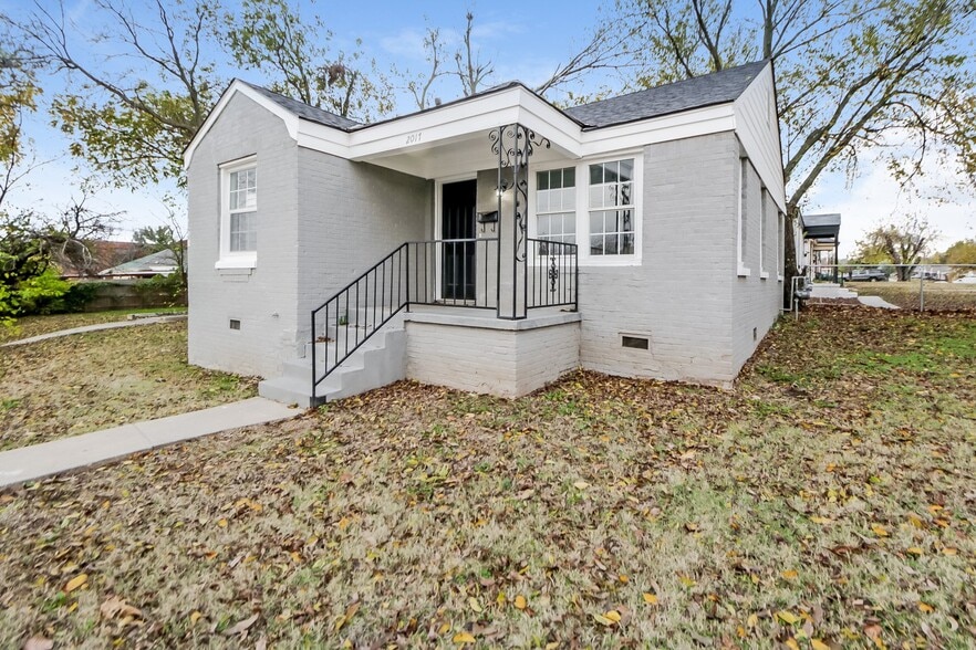 Building Photo - 2017 Miramar Blvd