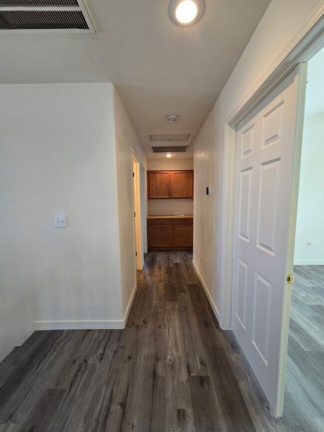 Building Photo - A Fabulous 3 Bedroom Home in Seven Hills