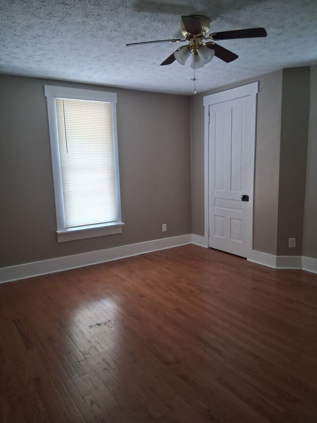 Building Photo - Charming Newly Renovated Spacious Double