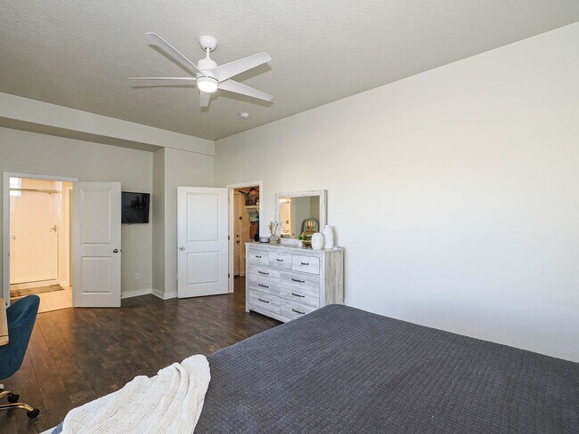 Building Photo - Beautiful House in Excellent Daybreak Loca...