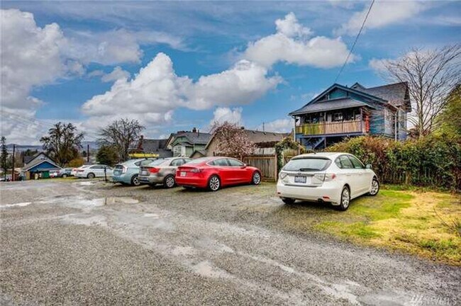 Building Photo - 1311 N Garden St