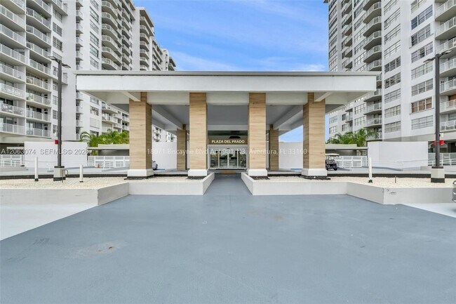Building Photo - 18071 Biscayne Blvd