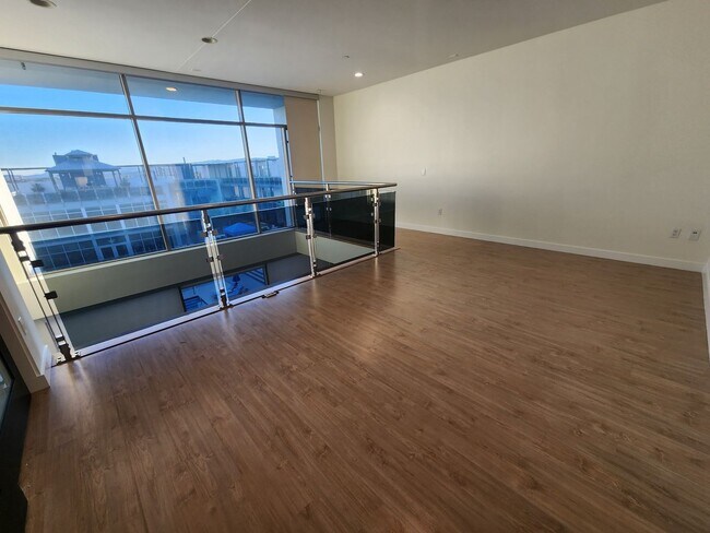 Building Photo - Exceptional Two Level 3 bedroom Condo in upscale Luxe Lofts