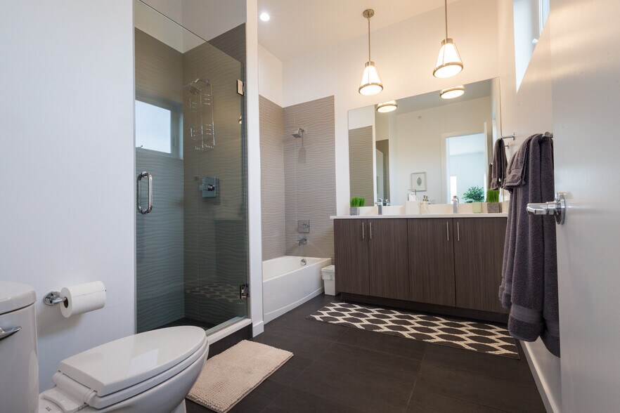 Building Photo - 3081 W 16th Ave