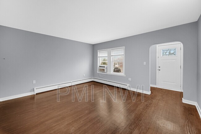 Building Photo - 314 S Jasper St
