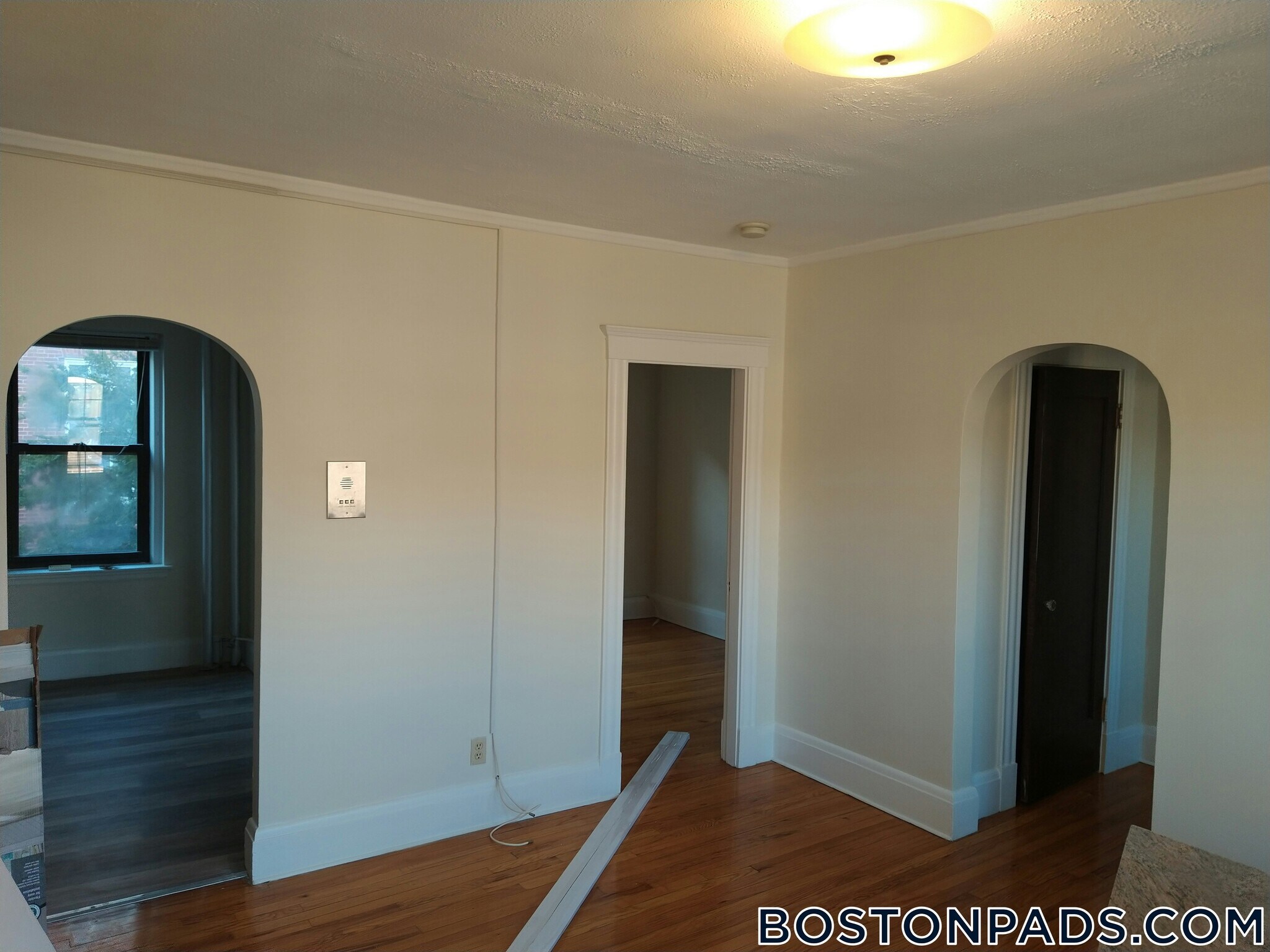 Building Photo - 349 Pleasant St