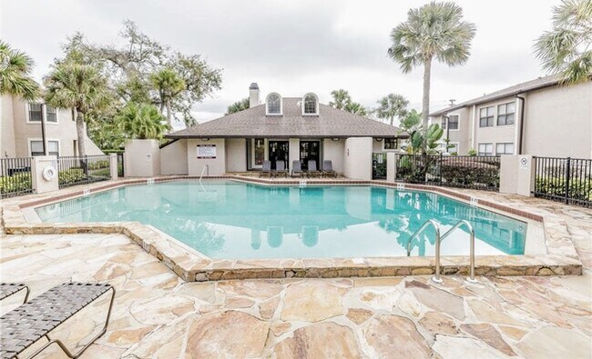 Building Photo - Beautiful 1/1 Wood Floor Condo for rent with Serene trees view from your screened balcony.