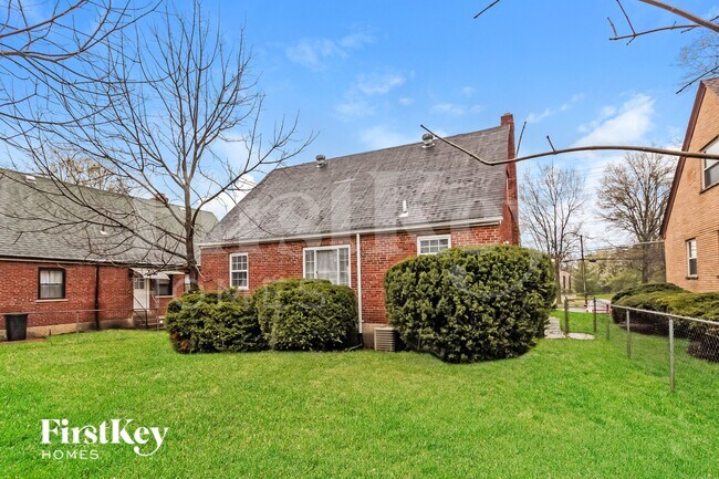 Building Photo - 1017 W North Bend Rd