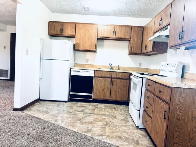 Building Photo - Roomy 2 Bdrm Apartment