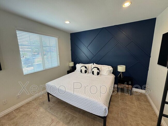 Building Photo - 80746 Diamondback Trail