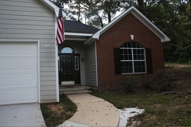 Building Photo - 169 Fairway Dr