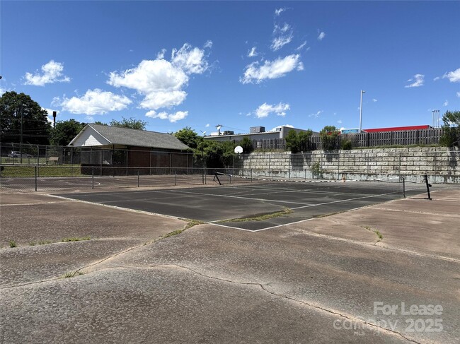 Building Photo - 10949 Park Rd