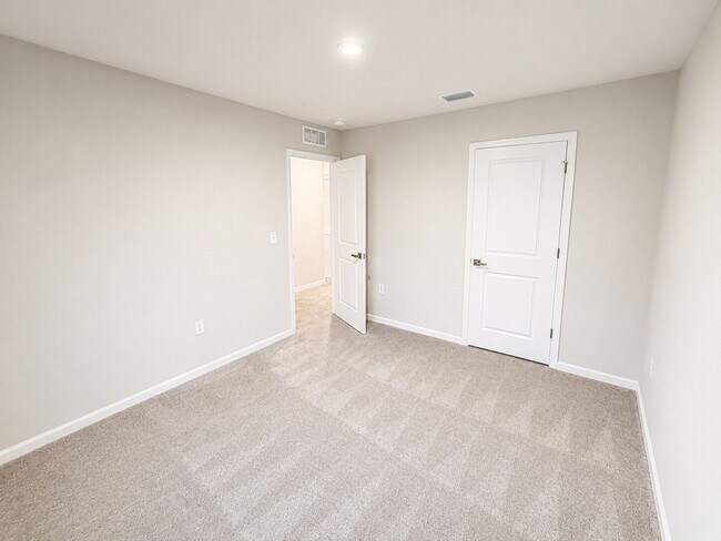 Building Photo - Available Now! Stunning 2025-Built 4BR/2BA South Lakeland Home with Office, Loft, and EV Charger!