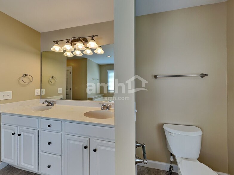 Building Photo - 905 Wonderland Pass