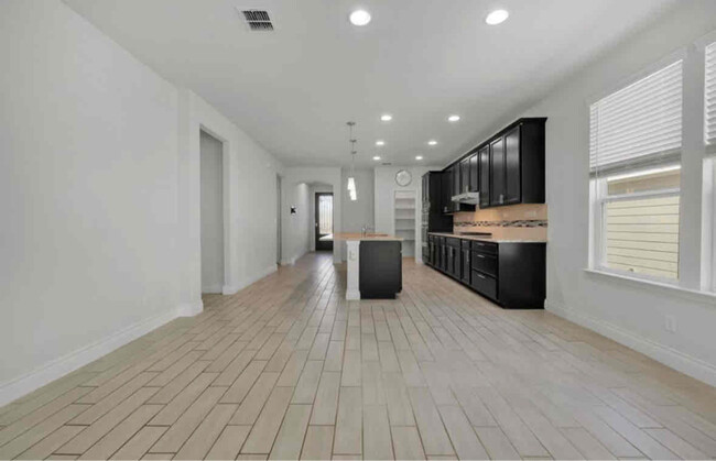 Building Photo - 27242 Volcano Dr
