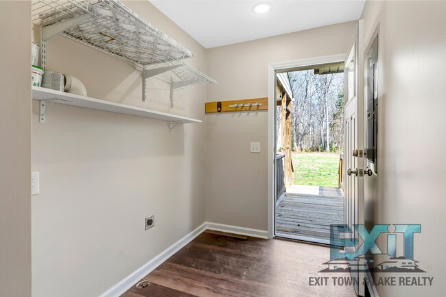 Building Photo - 3BR Home in Colleen’s Cove with Boat Slip