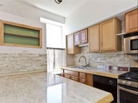 Building Photo - 1368 W Evergreen Ave