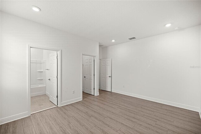 Building Photo - 5711 SW 78th Ave Rd