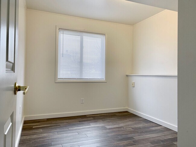 Building Photo - Four Bedroom Home in Kentwood