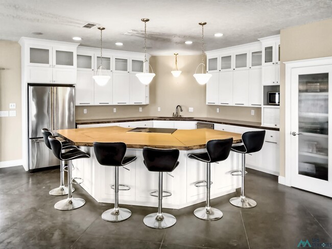 Building Photo - 2300 Reese Dr