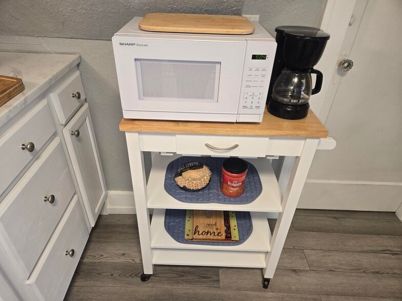 Building Photo - 1213 5th St