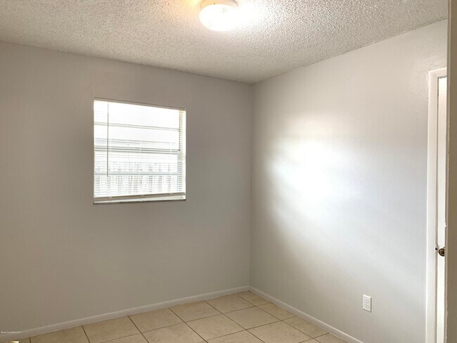 Building Photo - 609 Croton Rd